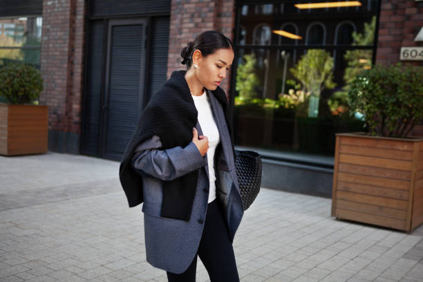 Blazer - Den moderne, klassiske chic: Oversized grå dameblazer