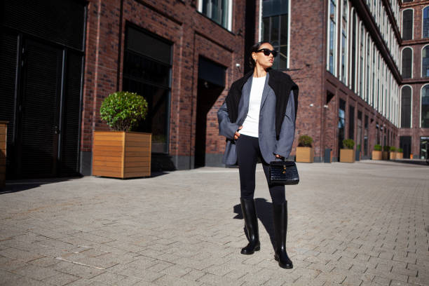 Blazer - Den moderne, klassiske chic: Oversized grå dameblazer
