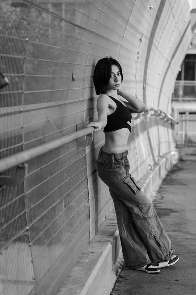 Sorte cargo-bukser med brede ben