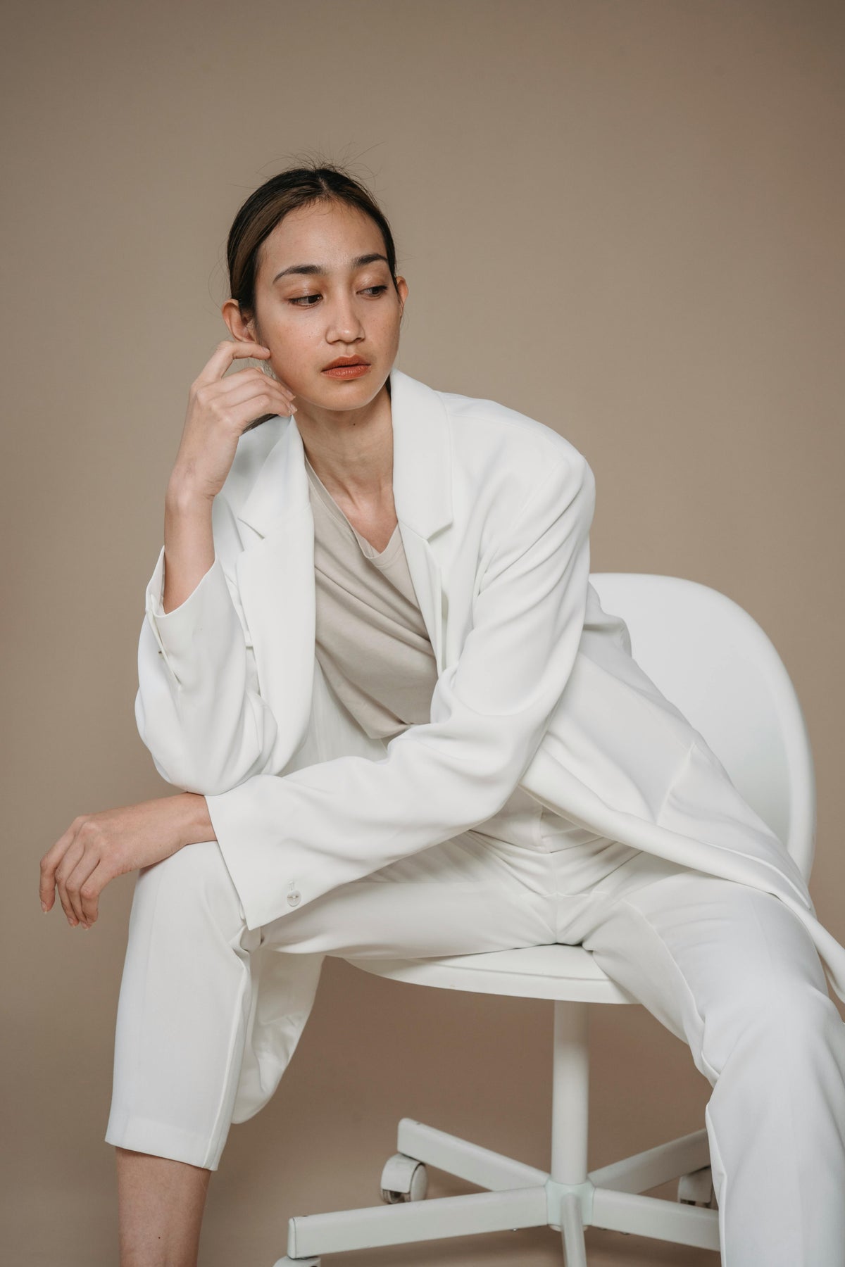 Oversized blazer - Essensen af minimalistisk chic: Den cremefarvede oversized jakke